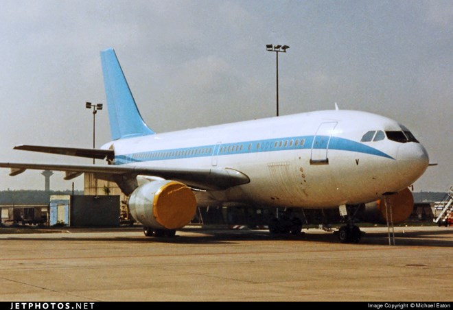 Nearly a year after the collapse of Somali Airlines, the plane was stored at Frankfurt Rhein-Main Int'l Airport. It can be seen here Apr 30, 1992, without the Somali Airline branding or the iconic white 'S' on the tail / PHOTOGRAPHER: Michael Eaton/ Jet Photos