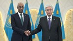 Madaxweynaha Kazakhstan oo warqadaha aqoonsiga ka guddoomay Safiirka cusub ee Soomaaliya