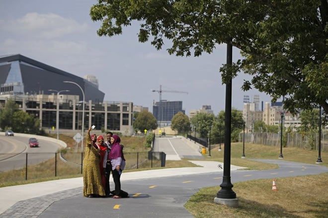 Minneapolis city leaders open 'Samatar Crossing'